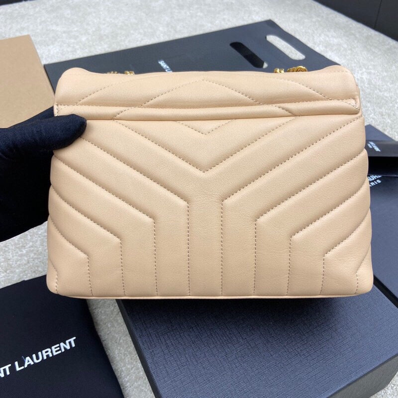 💎 Soft Beige Chevron-Stitch Leather Chain Bag 688019169