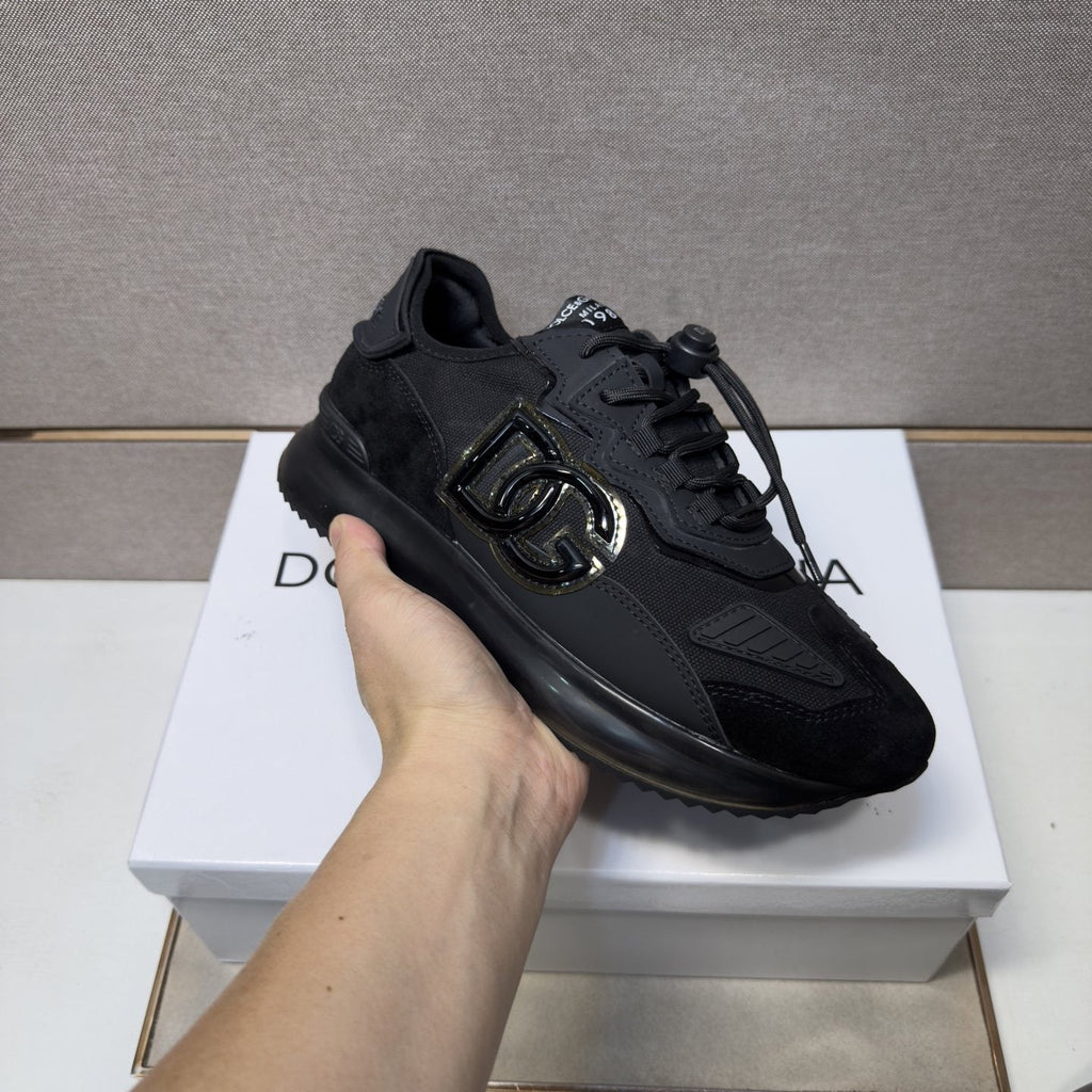 Dolce & Gabbana Black Logo Low-Top Sneakers — model