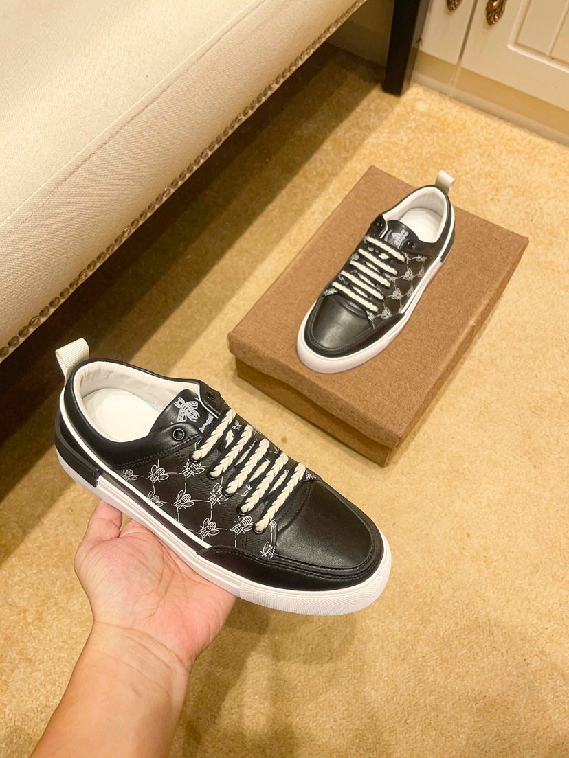 Black and Gray Patterned Low-Top Sneakers — model