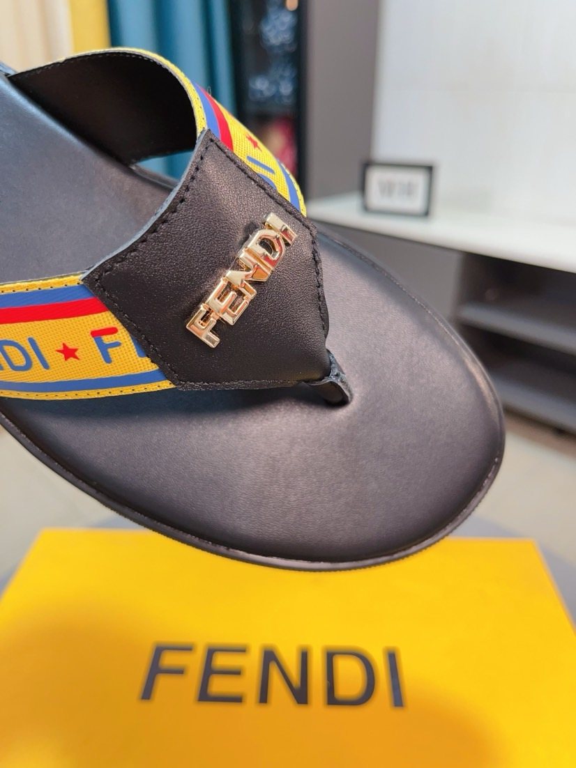 FENDI Logo Strap Thong Sandals — detail