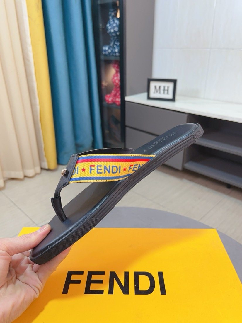 FENDI Logo Strap Thong Sandals — side