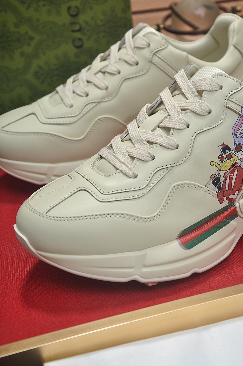 Gucci Off-White Stripe Chunky Sneakers — detail