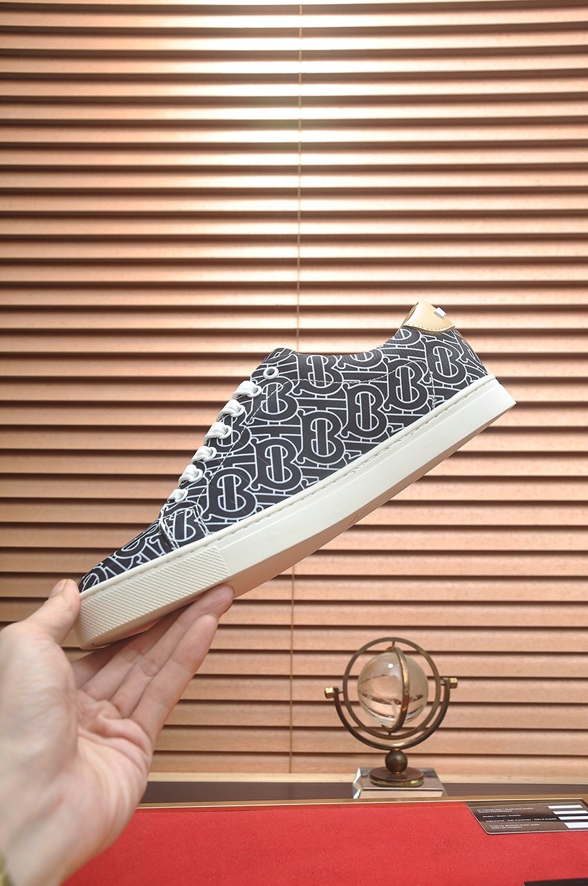 Burberry Black & Gray Patterned Low-Top Sneakers — side