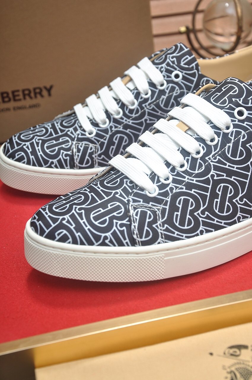 Burberry Black & Gray Patterned Low-Top Sneakers — front