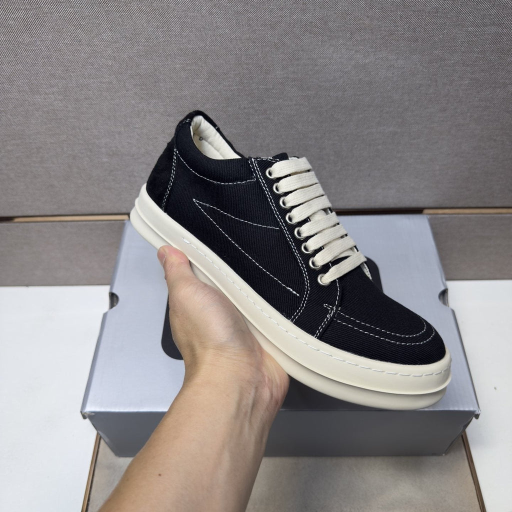 Converse Black Contrast Stitch Low-Top Sneakers — model