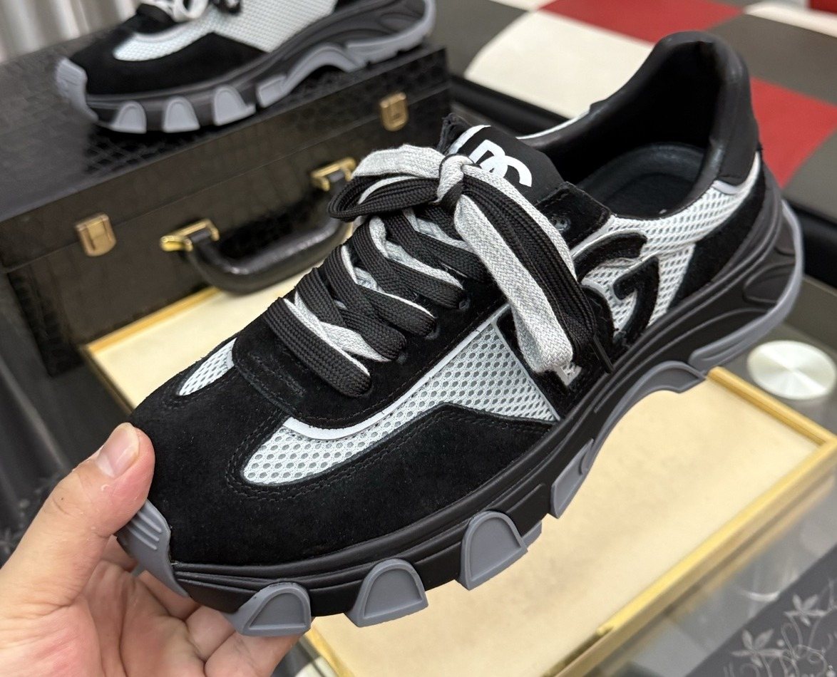 Dolce & Gabbana Black & White Low-Top Sneakers — front