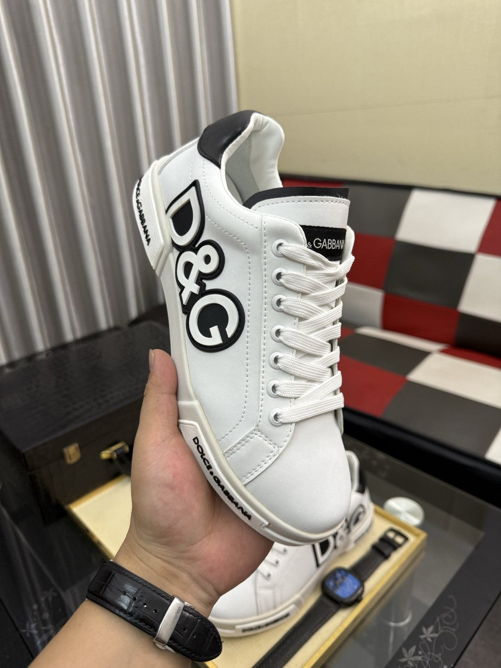 Dolce & Gabbana White Logo Low-Top Sneakers — model