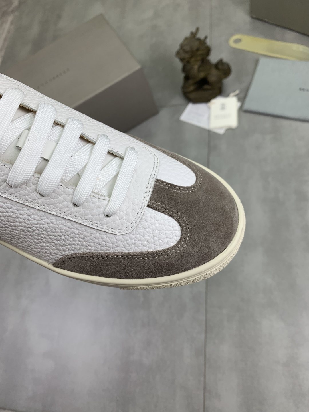 微商相册测试鞋子-Brunello Cucinelli White and Taupe Low-Top Sneakers — detail