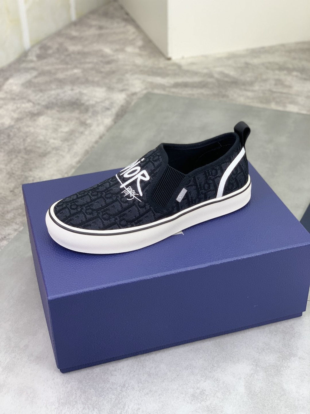 微商相册测试鞋子-Dior Logo-Pattern Canvas Slip-On Sneakers — front