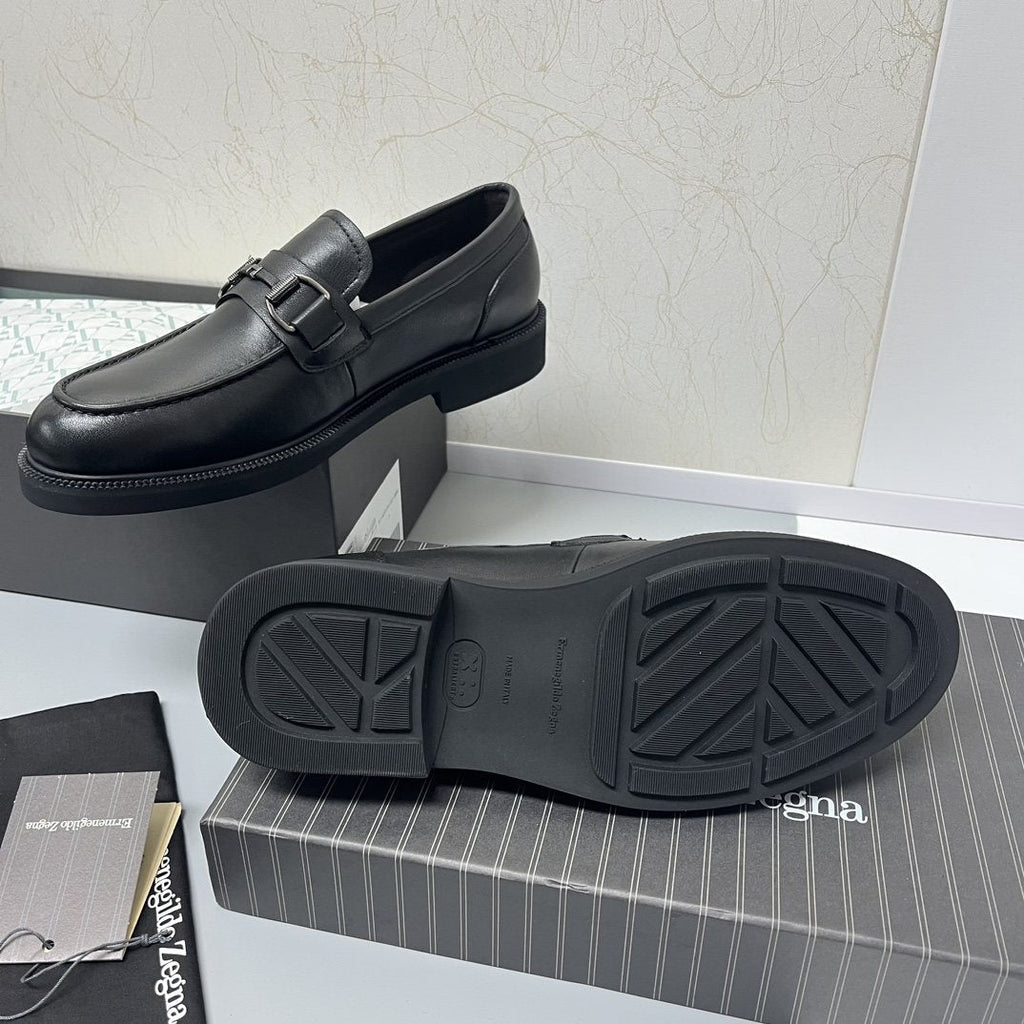 Ermenegildo Zegna Black Leather Bit Loafers — detail