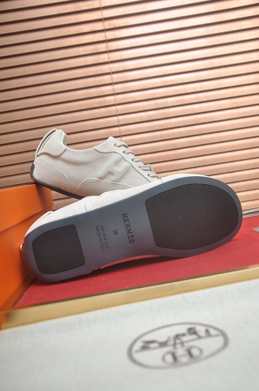 Hermès Off-White Low-Top Sneakers — detail