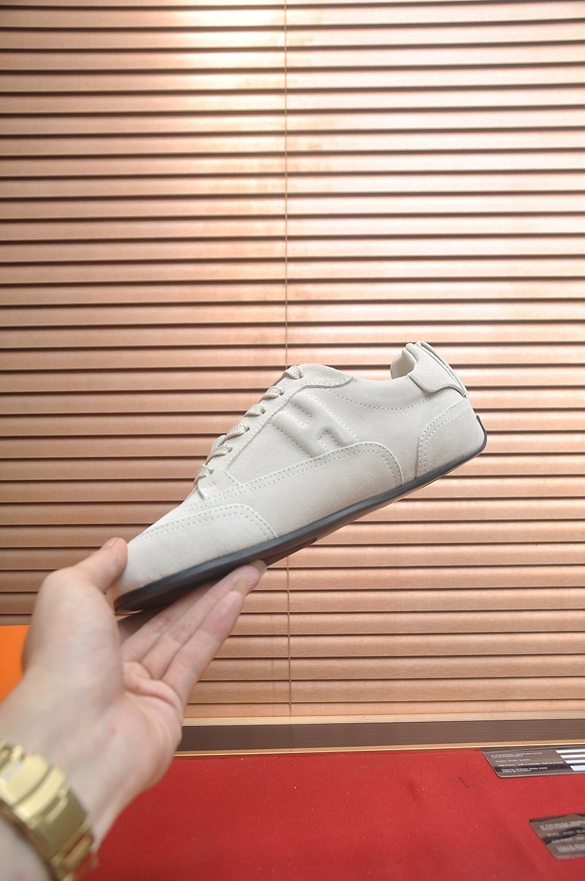 Hermès Off-White Low-Top Sneakers — side
