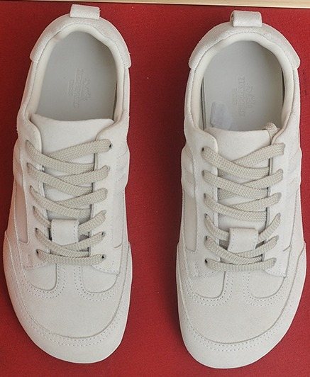 Hermès Off-White Low-Top Sneakers — hero