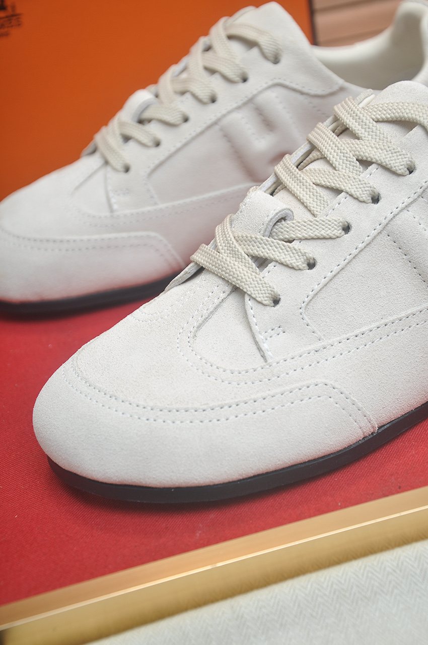 Hermès Off-White Low-Top Sneakers — detail