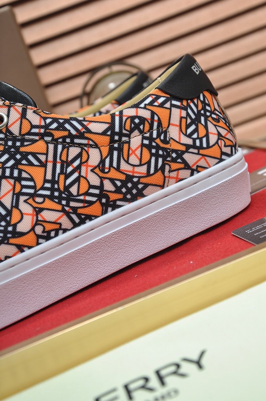 Burberry Geometric-Print Low-Top Sneakers — detail