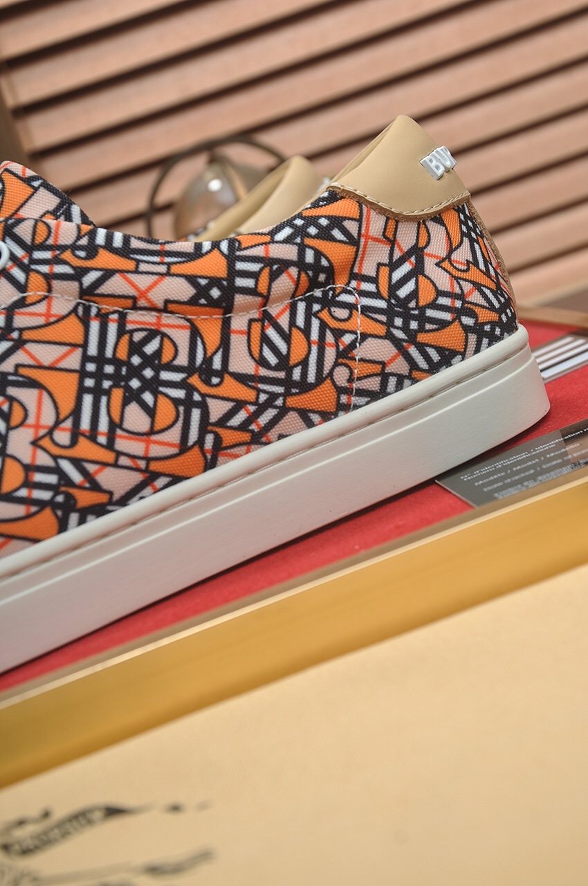 Burberry Orange Geometric Low-Top Sneakers — detail
