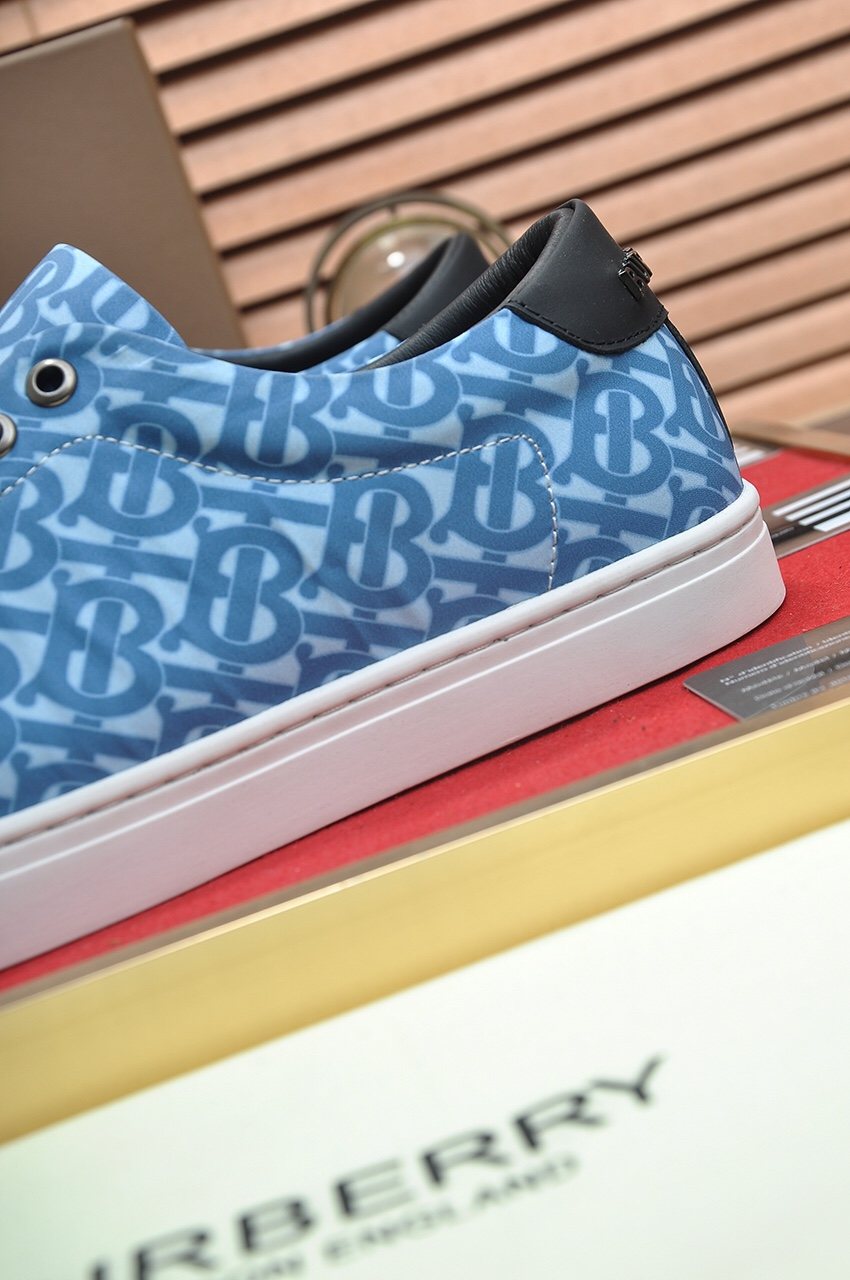 Burberry Blue Patterned Low-Top Sneakers — detail