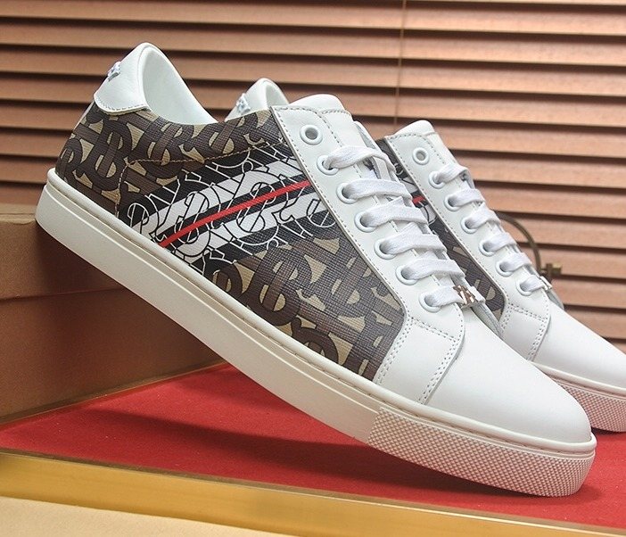 Burberry White Pattern Low-Top Sneakers — front