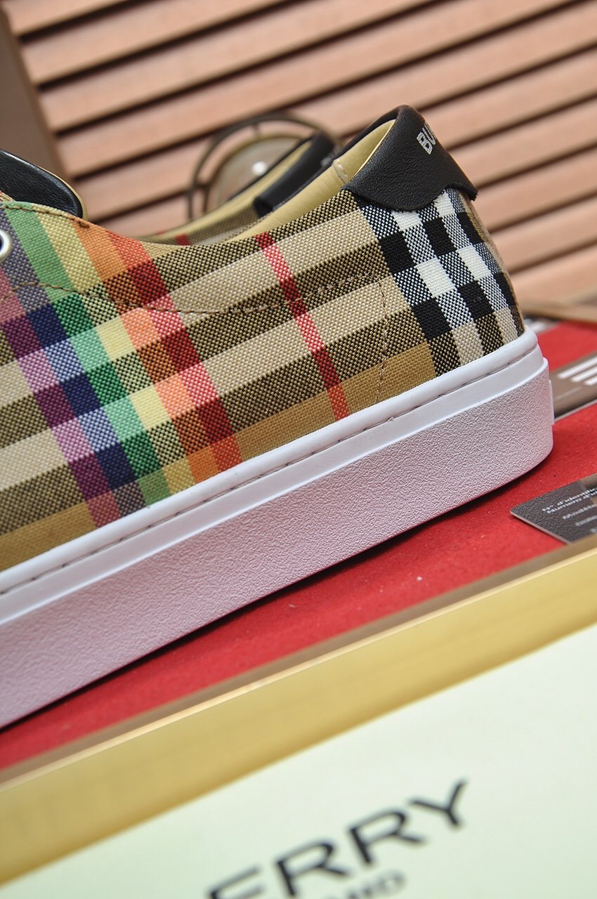 Burberry Beige Check Low-Top Sneakers — detail