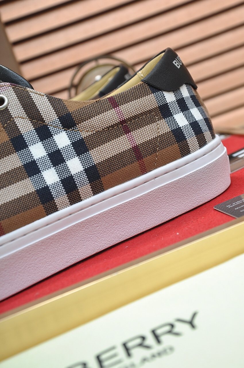 Burberry Beige Plaid Low-Top Sneakers — detail