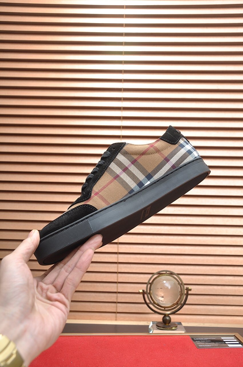 Burberry Tan Plaid Low-Top Sneakers — model