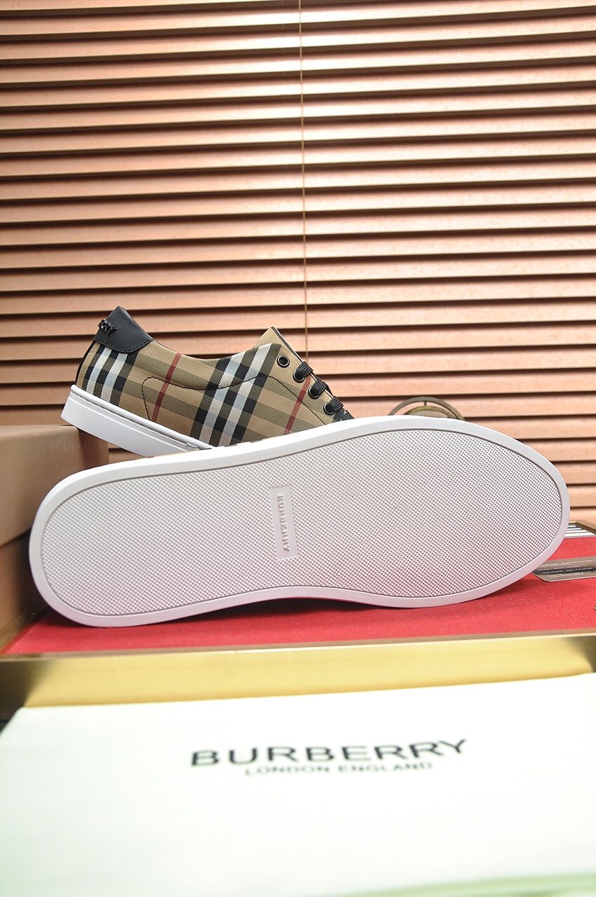 Burberry Tan Plaid Low-Top Sneakers — detail