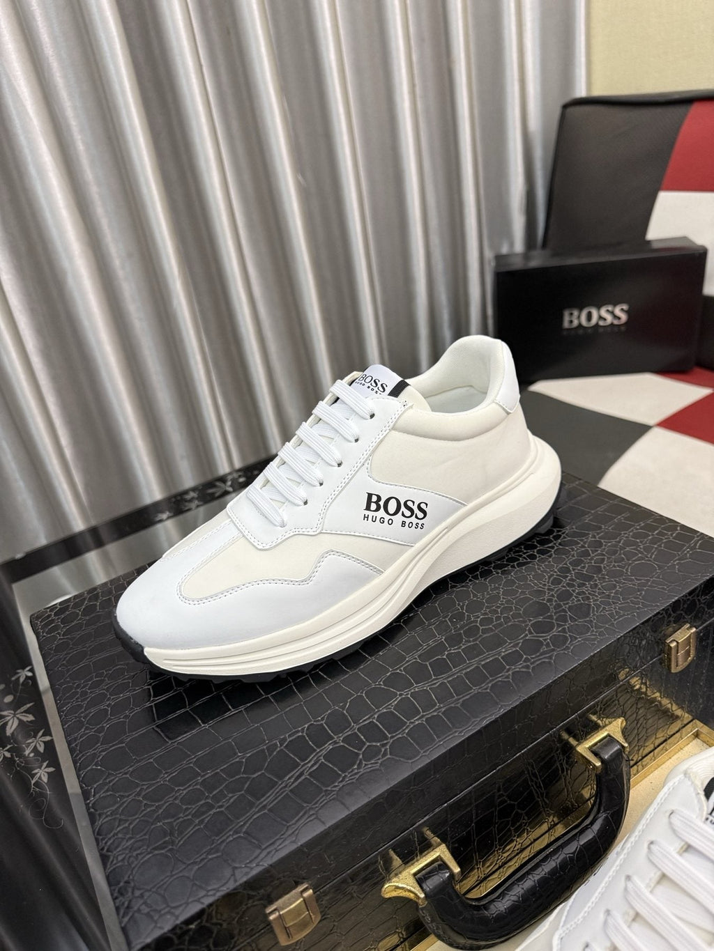微商相册测试鞋子-BOSS Lace-Up Low-Top Sneakers — front