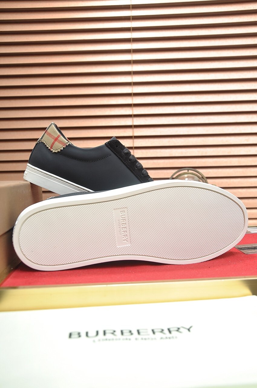 Burberry Check Heel Tab Low-Top Sneakers — detail