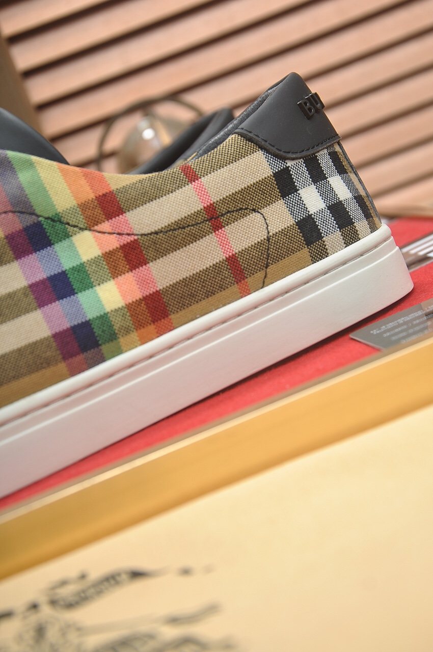 Burberry Beige Check Low-Top Sneakers — detail