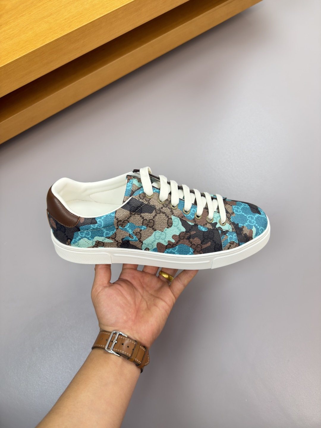 Gucci Turquoise Patterned Low-Top Sneakers — model