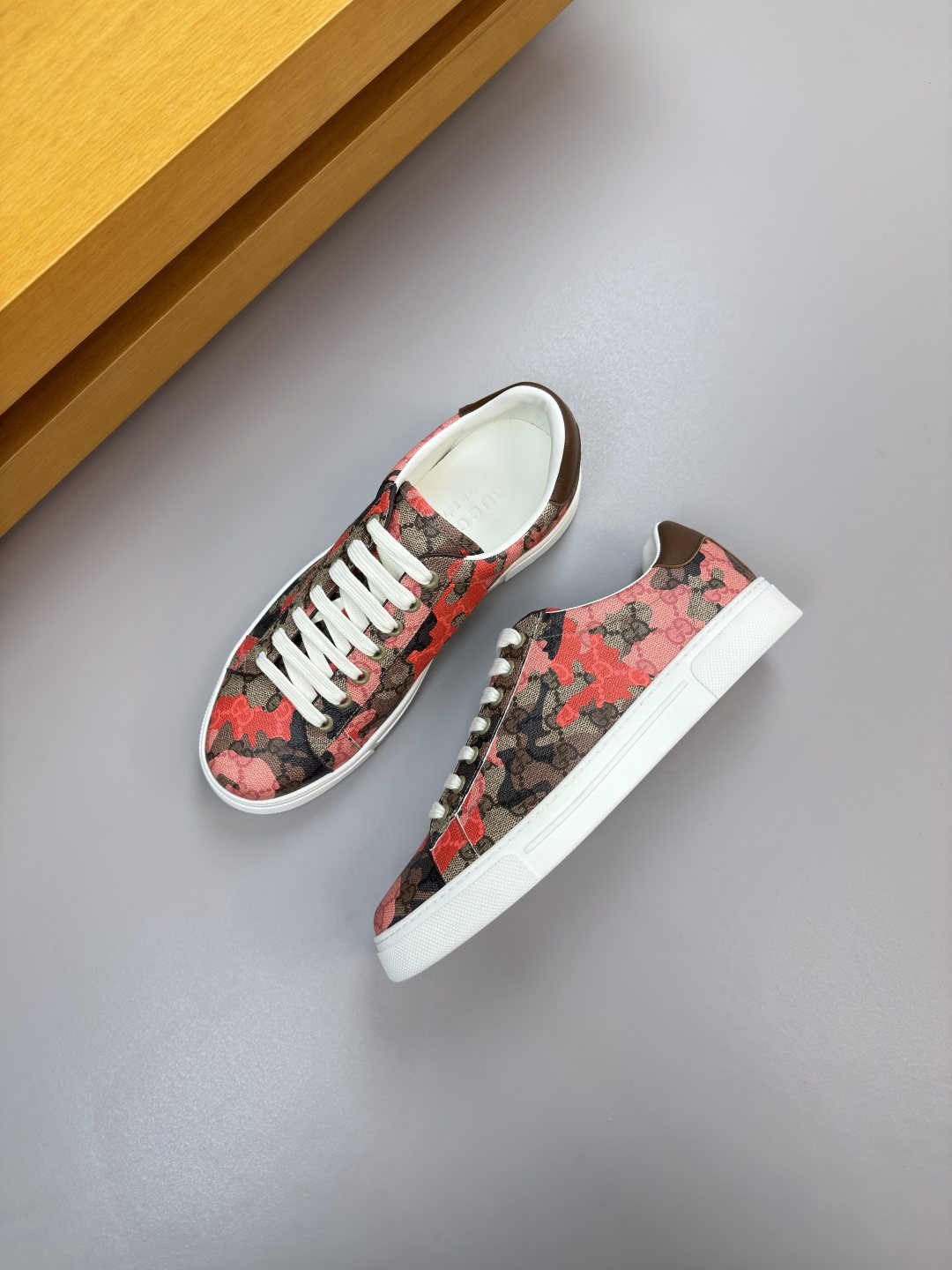 Gucci Turquoise Patterned Low-Top Sneakers — front