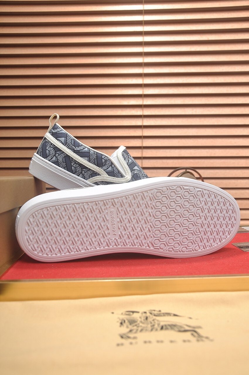 Burberry Patterned Slip-On Sneakers — detail