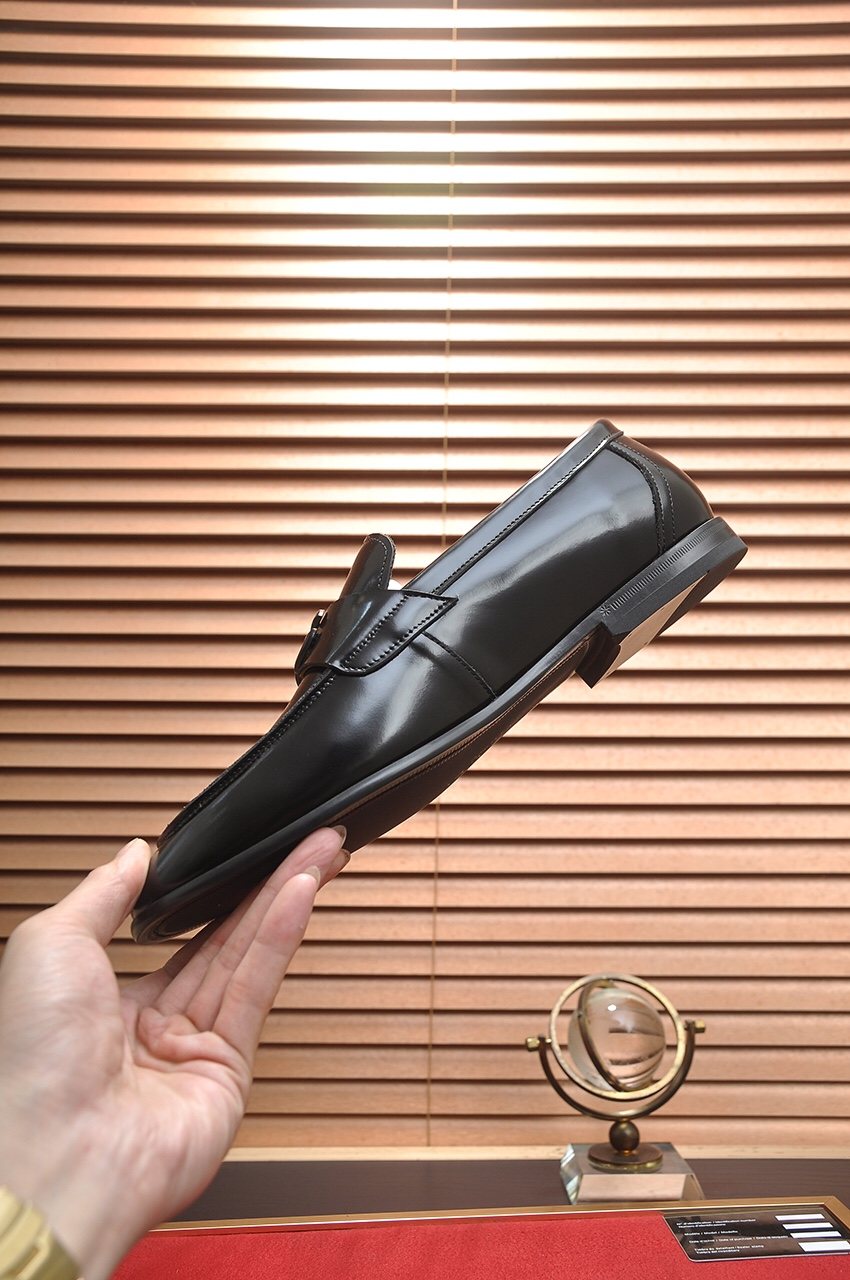 Dolce & Gabbana Leather Logo-Hardware Loafers — model