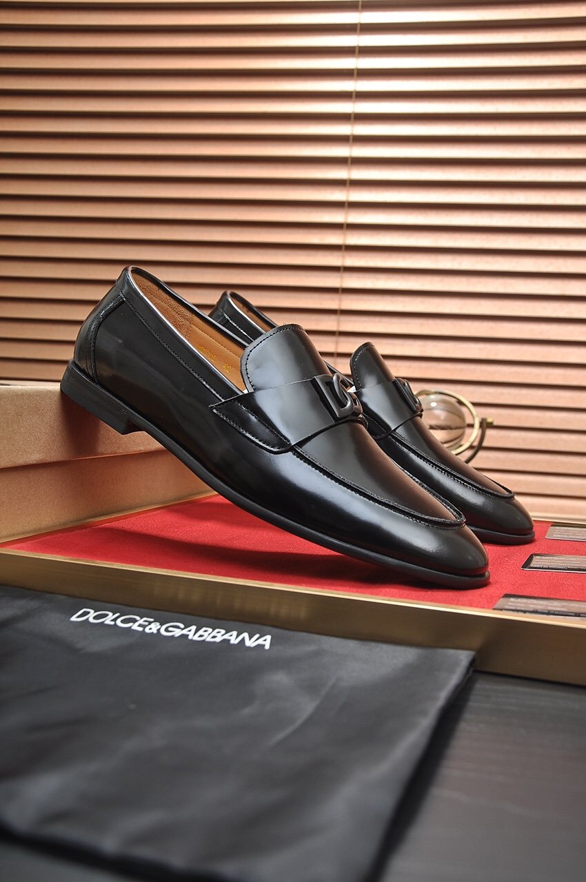 Dolce & Gabbana Leather Logo-Hardware Loafers — side