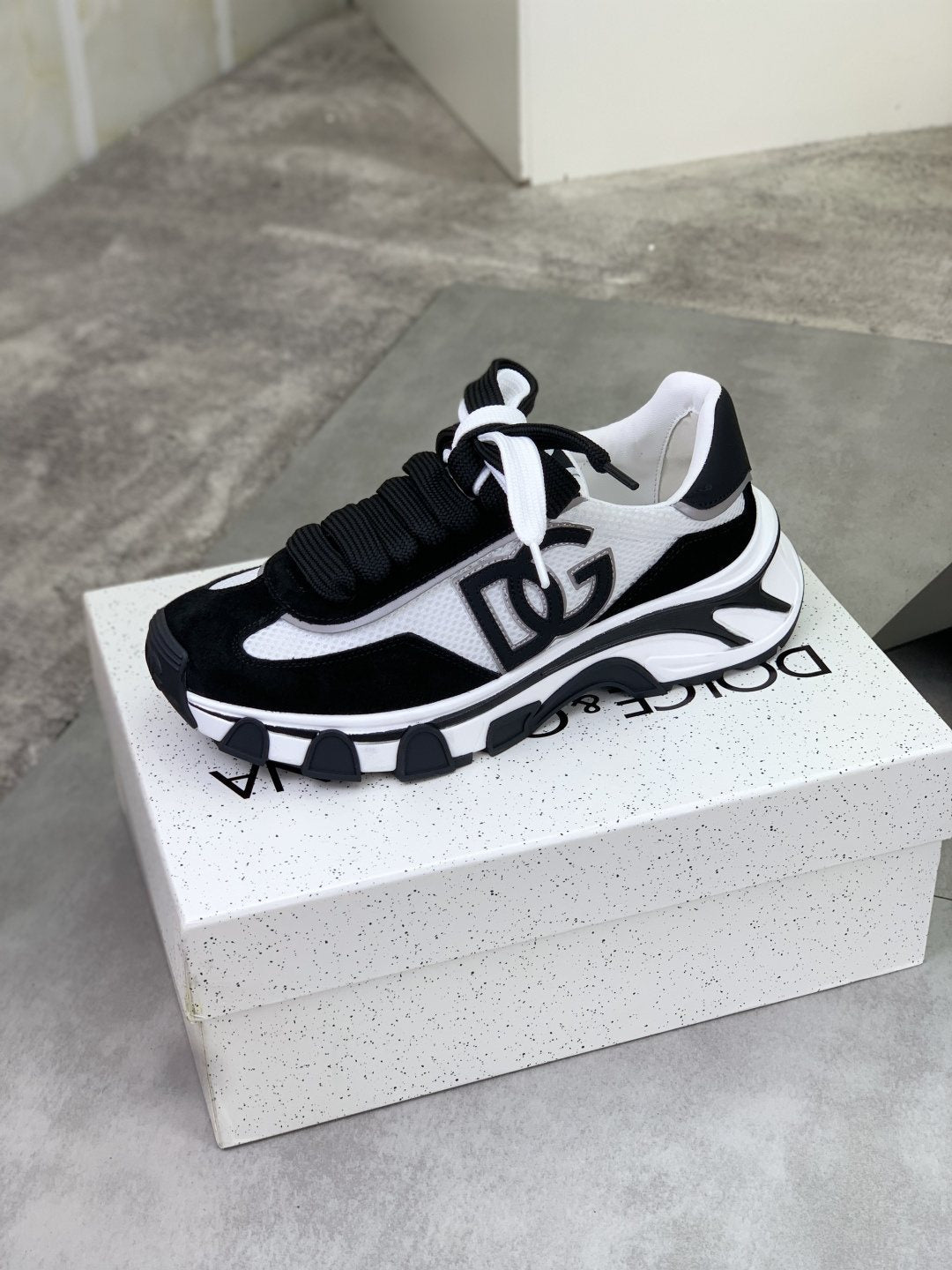 微商相册测试鞋子-Dolce & Gabbana Logo Panel Low-Top Sneakers — front