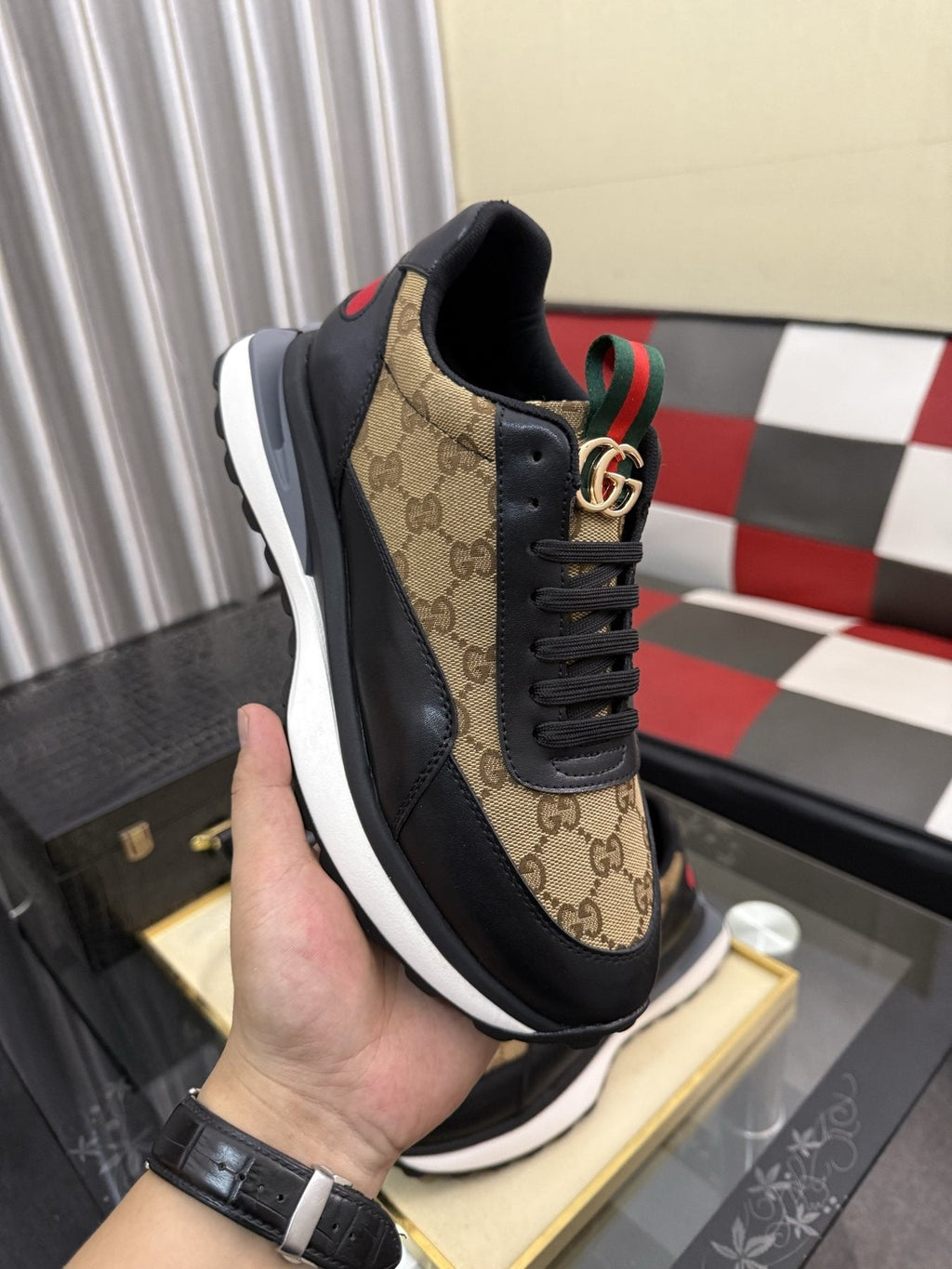 Gucci Patterned Panel Low-Top Sneakers — model