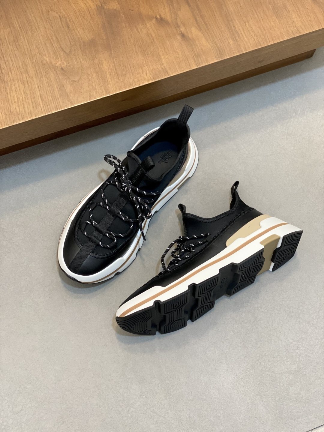 Hermès Bouncing Low-Top Sneakers — front