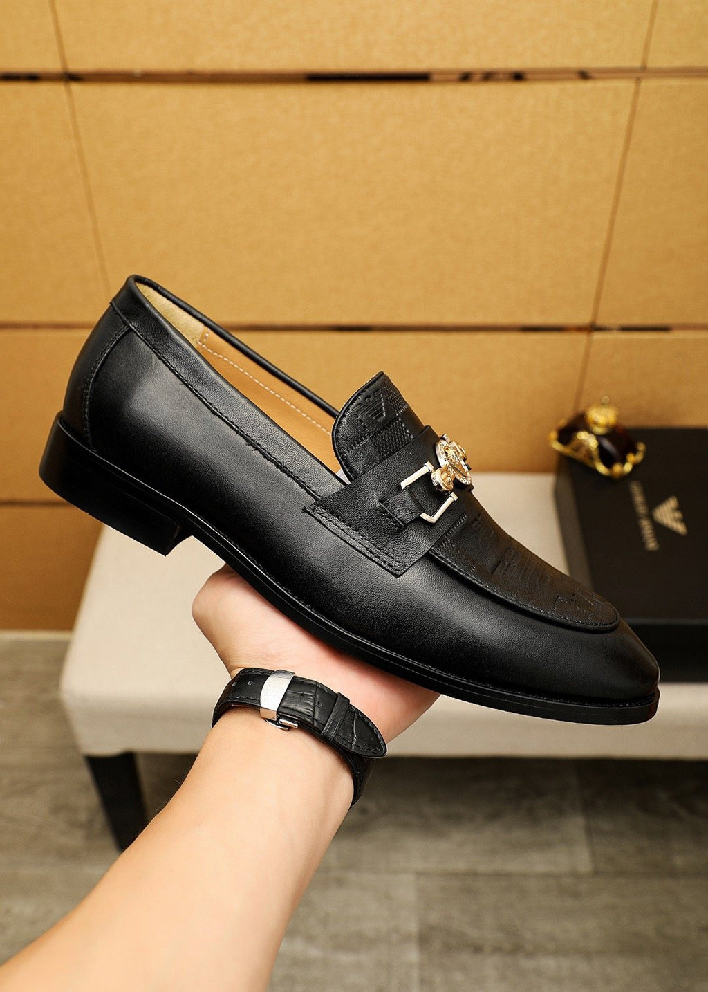 微商相册测试鞋子-Armani Black Embossed Bit Loafers — model