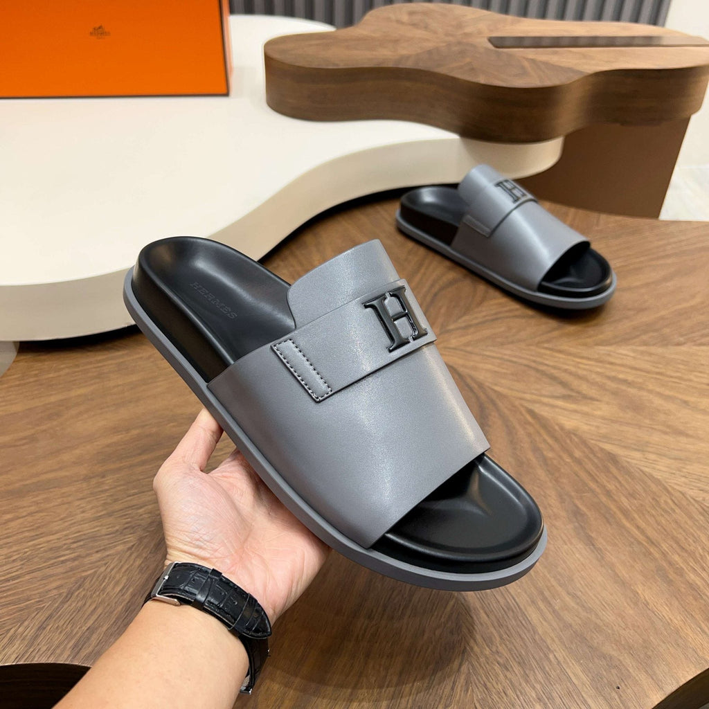 Hermès Men’s H-Embellished Slide Sandals — model