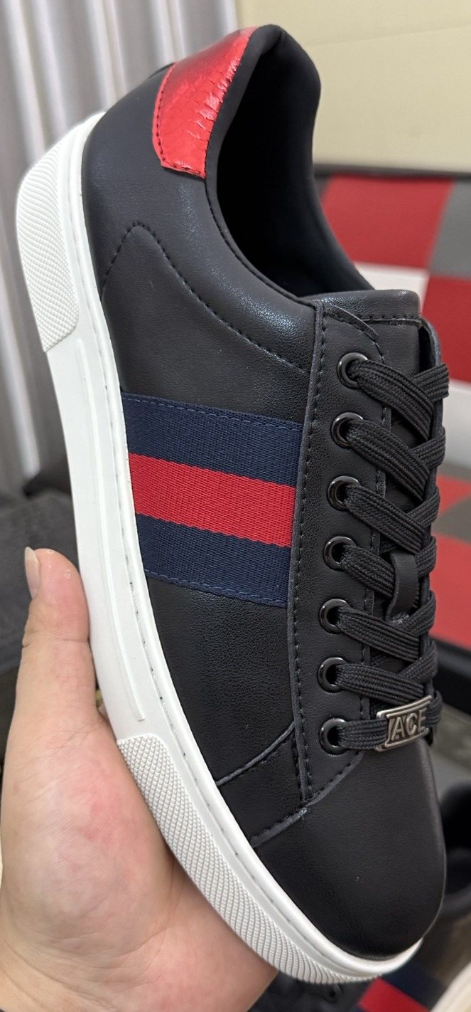 Gucci Stripe Low-Top Sneakers — front