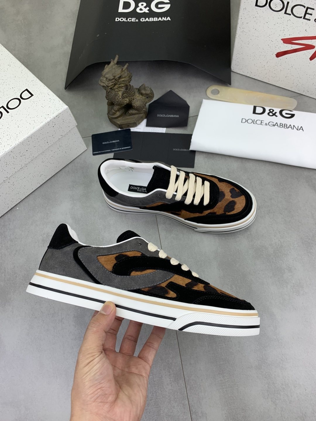 微商相册测试鞋子-Dolce & Gabbana Patterned Low-Top Sneakers — front