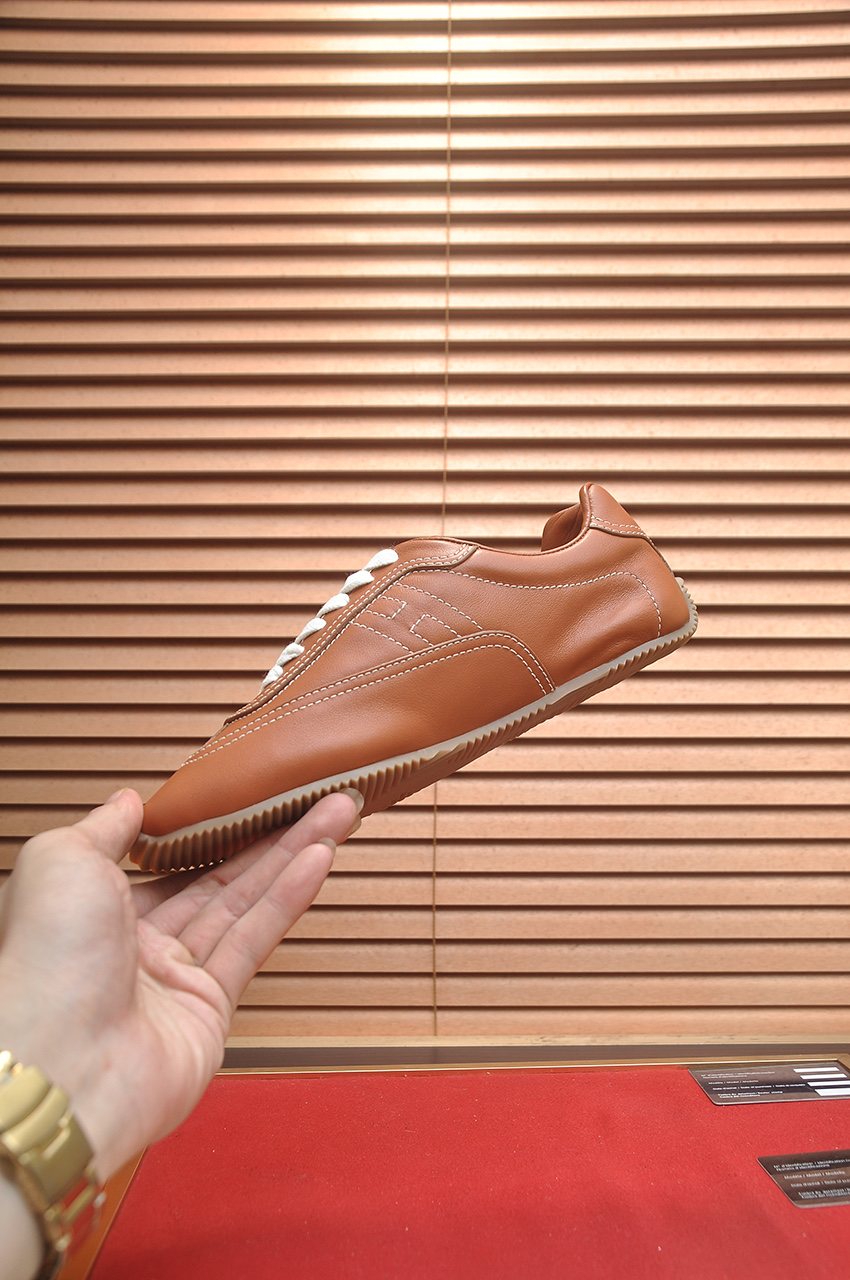 Hermès Low-Top Lace-Up Sneakers — model