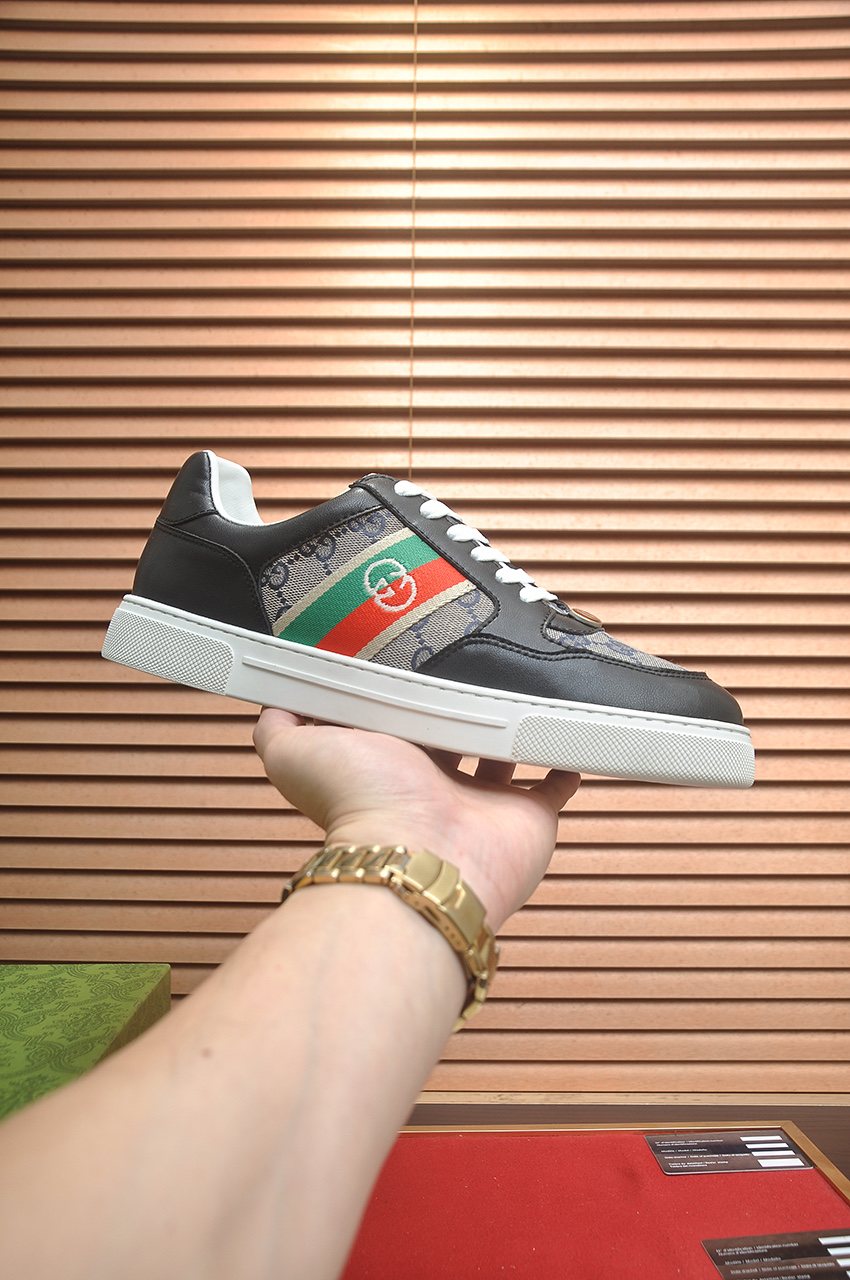 Gucci Red-Green Stripe Low-Top Sneakers — model