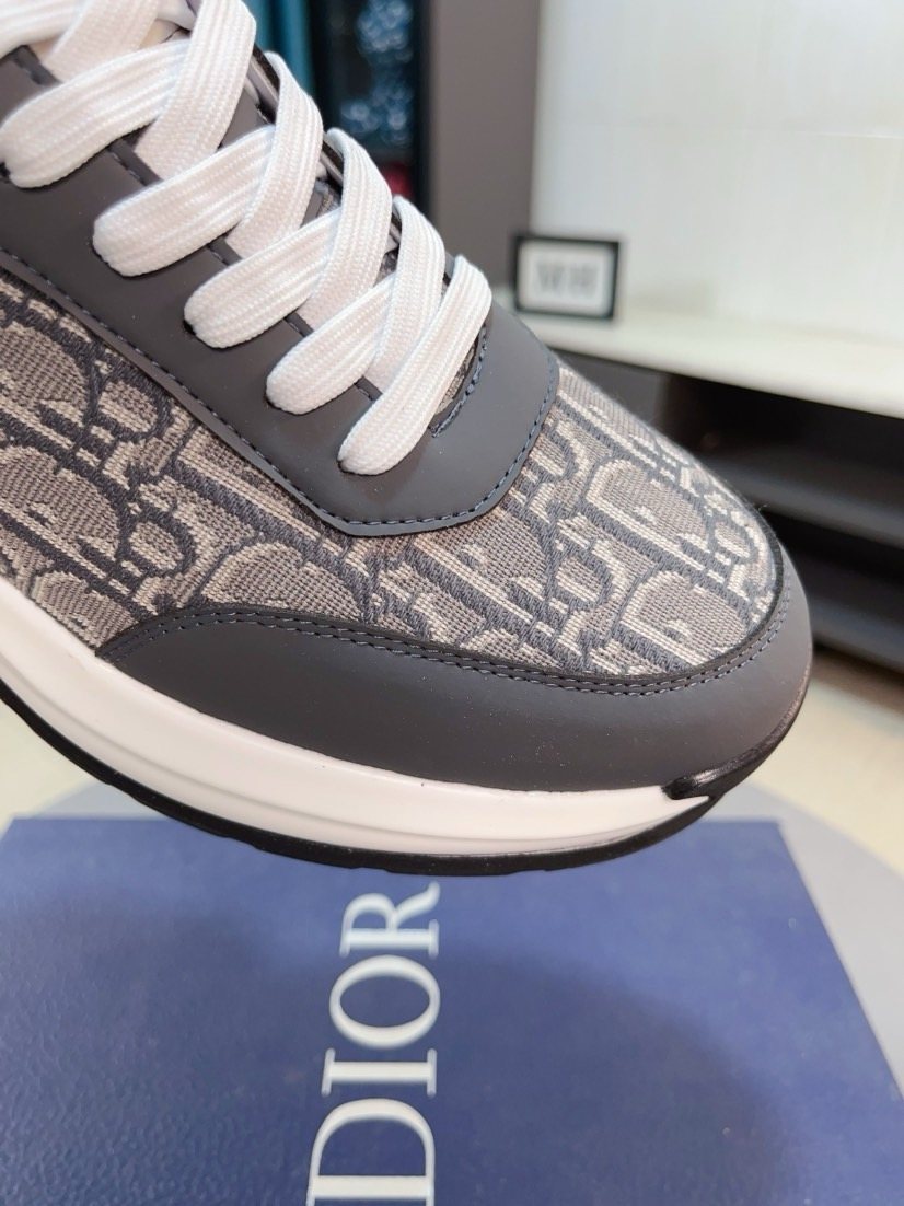 Dior Patterned Low-Top Sneakers — detail