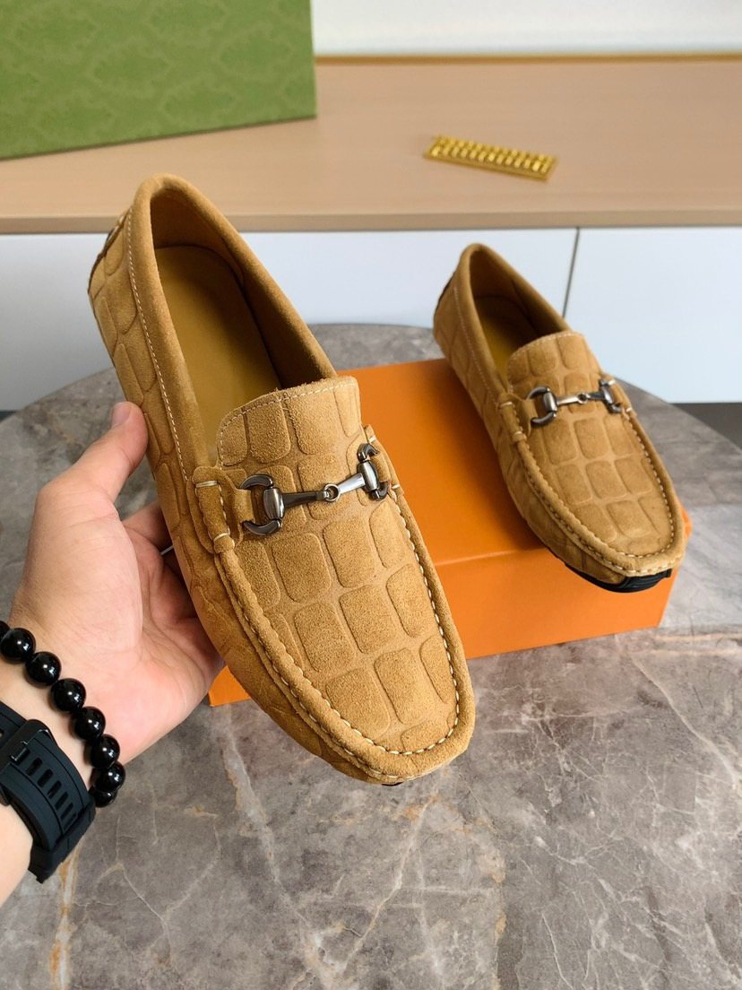 Gucci Textured Horsebit Loafers — model