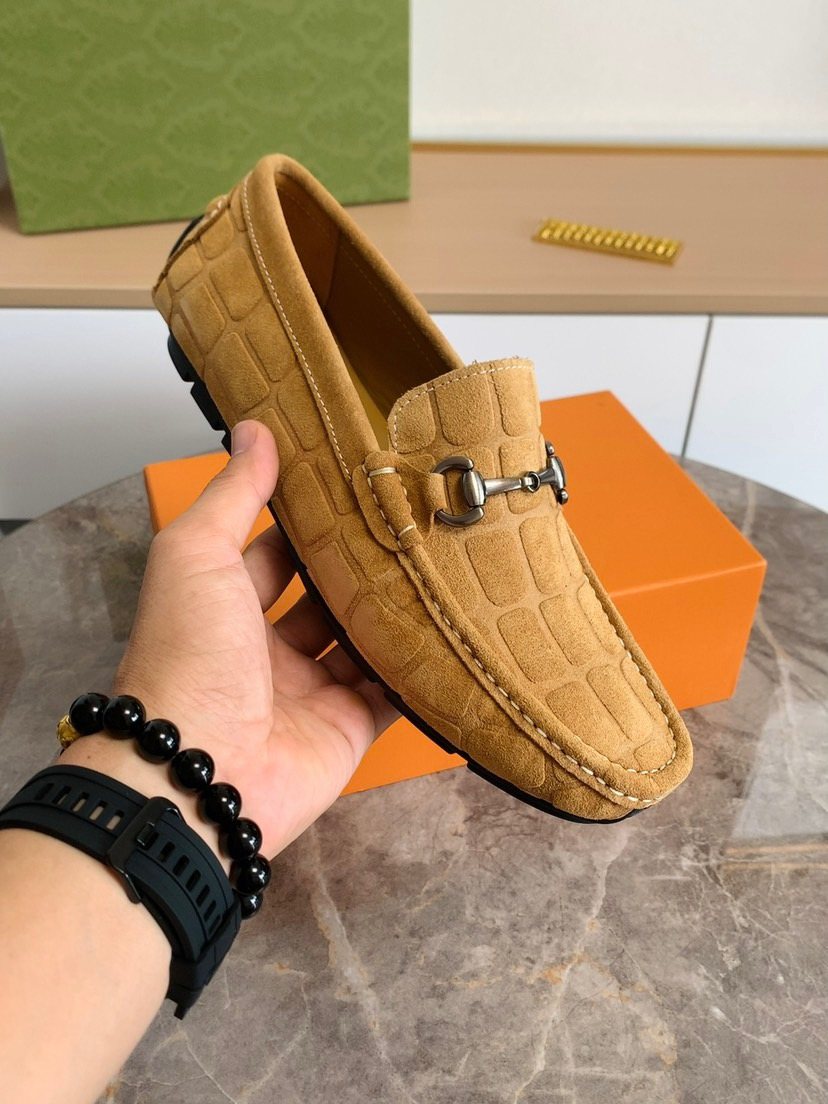 Gucci Textured Horsebit Loafers — model