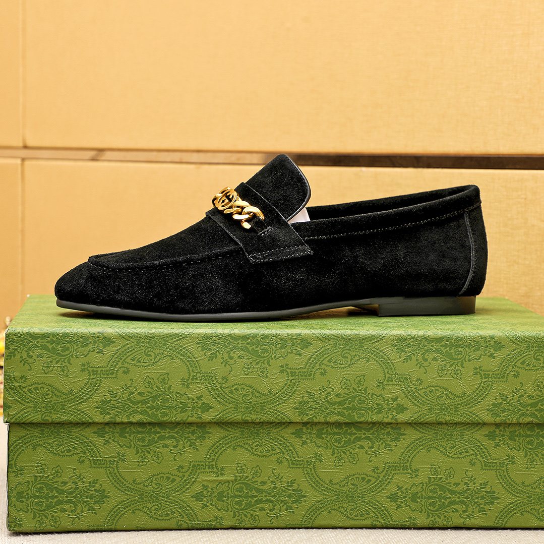 GUCCI Chain Detail Loafers — side