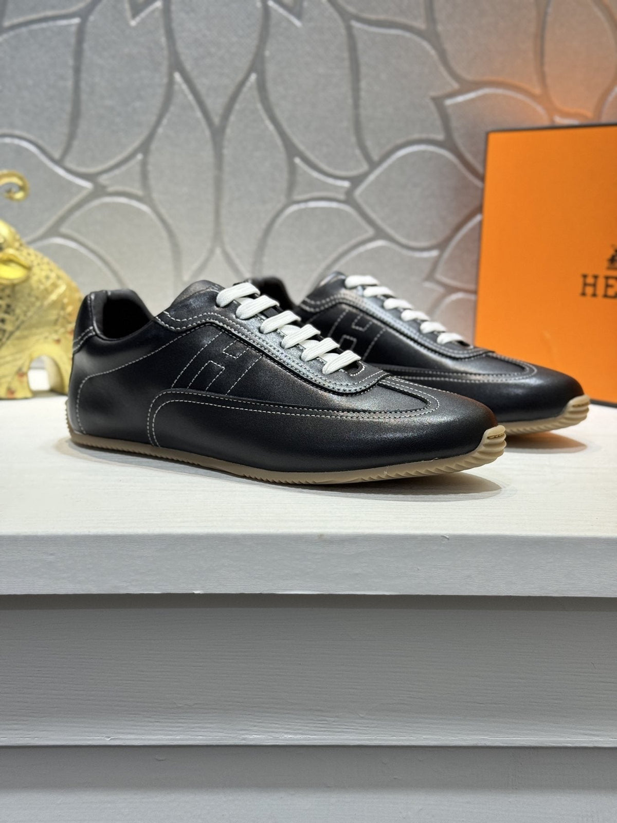 Hermès Contrast-Trim Low-Top Sneakers — front