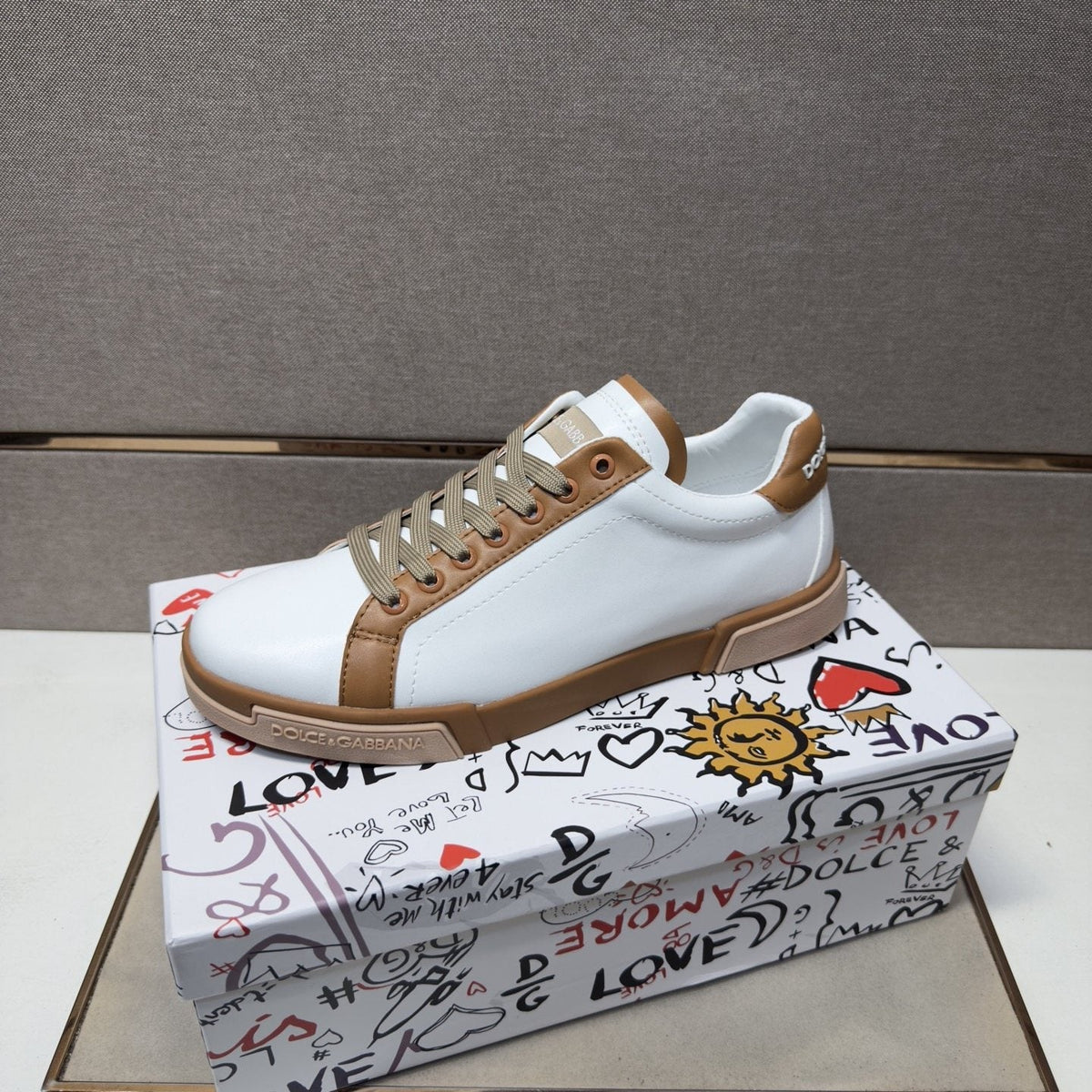 Dolce & Gabbana White Black Low-Top Sneakers — front