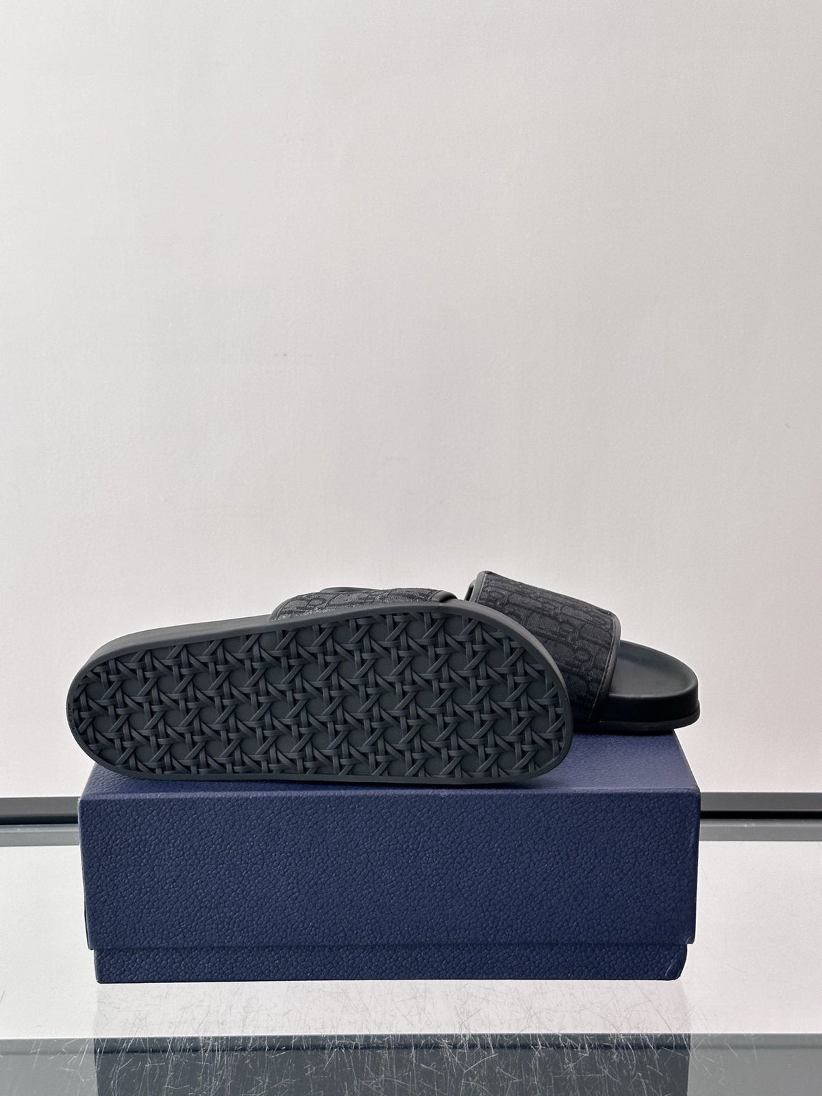 微商相册测试鞋子-Dior Patterned Strap Slide Sandals — detail